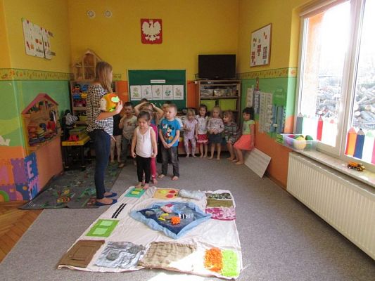 Grafika #21: 16.03.2017 Zabawy i gry rozwijające integrację sensoryczną - gr II