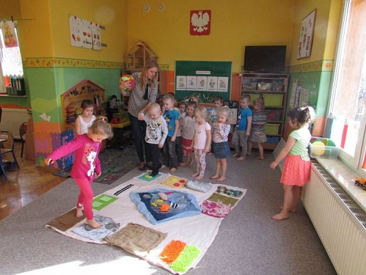 Grafika #22: 16.03.2017 Zabawy i gry rozwijające integrację sensoryczną - gr II