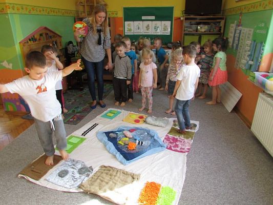 Grafika #23: 16.03.2017 Zabawy i gry rozwijające integrację sensoryczną - gr II