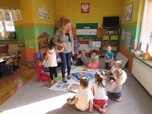 Grafika #25: 16.03.2017 Zabawy i gry rozwijające integrację sensoryczną - gr II