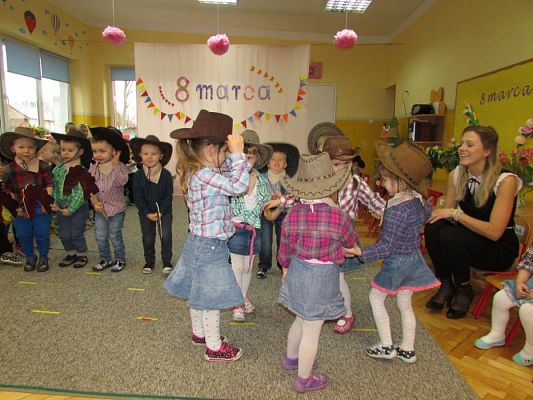 Grafika #26: 08.03.2017 Dzień Kobiet