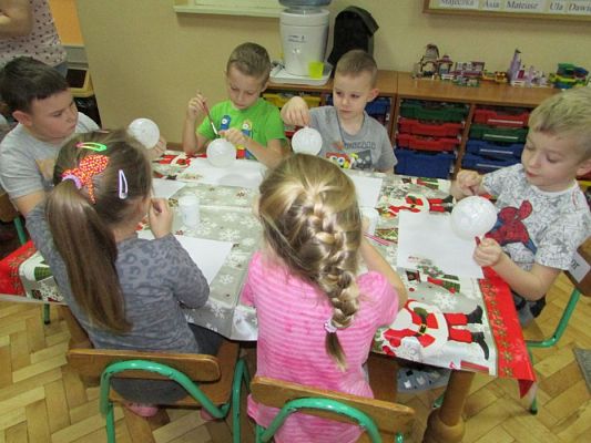 Grafika #18: 09.12.2016 Warsztaty bombkowe w gr. II i III