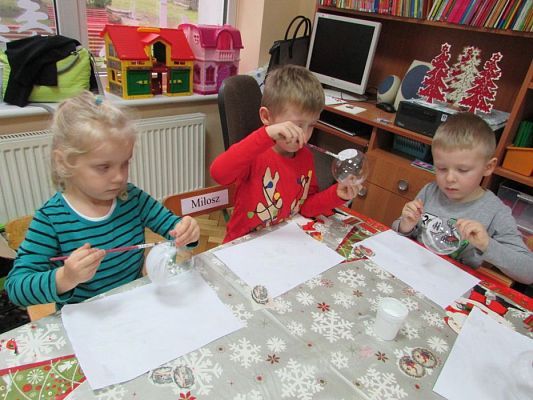 Grafika #51: 09.12.2016 Warsztaty bombkowe w gr. II i III