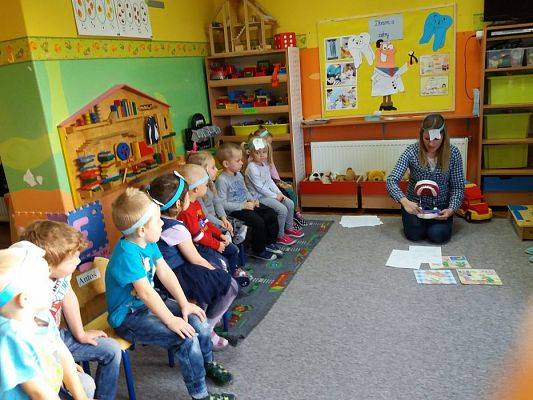 Grafika #11: 24.11.2016 "Dzieciństwo bez próchnicy- jak dbać o ząbki" - zajęcia edukacyjne w grupie II