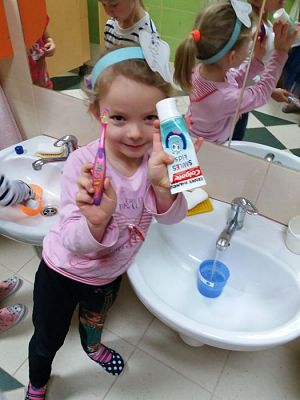 Grafika #13: 24.11.2016 "Dzieciństwo bez próchnicy- jak dbać o ząbki" - zajęcia edukacyjne w grupie II