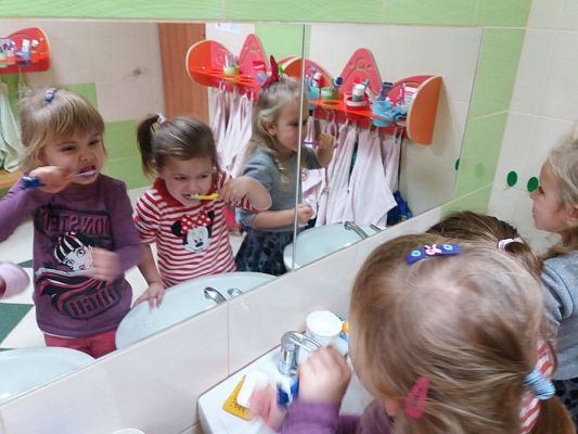 Grafika #15: 24.11.2016 "Dzieciństwo bez próchnicy- jak dbać o ząbki" - zajęcia edukacyjne w grupie II