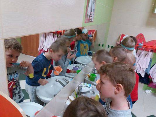 Grafika #17: 24.11.2016 "Dzieciństwo bez próchnicy- jak dbać o ząbki" - zajęcia edukacyjne w grupie II