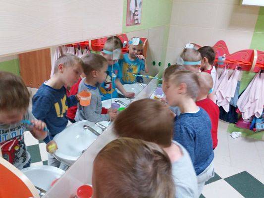 Grafika #18: 24.11.2016 "Dzieciństwo bez próchnicy- jak dbać o ząbki" - zajęcia edukacyjne w grupie II