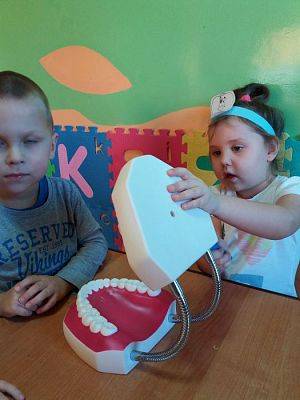 Grafika #22: 24.11.2016 "Dzieciństwo bez próchnicy- jak dbać o ząbki" - zajęcia edukacyjne w grupie II