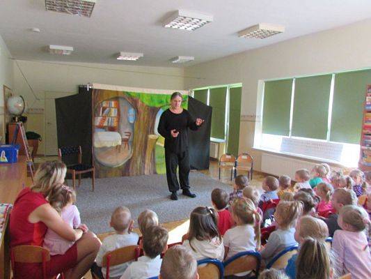 Grafika #0: 10.11.2016 Przedstawienie pt. "Sówka mądra główka"