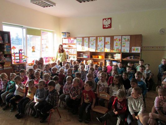 Grafika #1: 10.11.2016 Przedstawienie pt. "Sówka mądra główka"