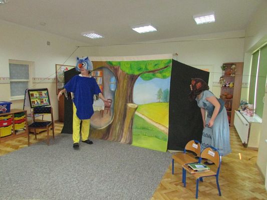 Grafika #15: 10.11.2016 Przedstawienie pt. "Sówka mądra główka"