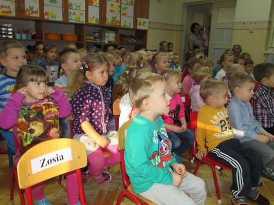 Grafika #17: 10.11.2016 Przedstawienie pt. "Sówka mądra główka"