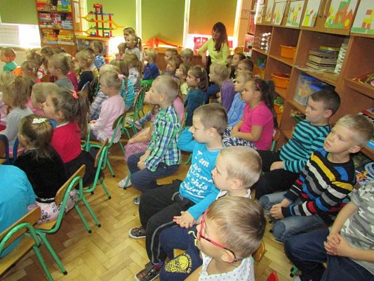 Grafika #21: 10.11.2016 Przedstawienie pt. "Sówka mądra główka"