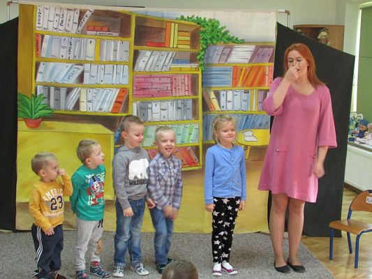 Grafika #41: 10.11.2016 Przedstawienie pt. "Sówka mądra główka"