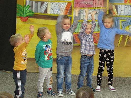 Grafika #42: 10.11.2016 Przedstawienie pt. "Sówka mądra główka"