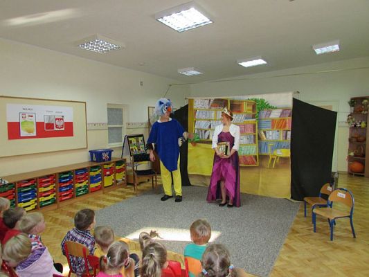 Grafika #49: 10.11.2016 Przedstawienie pt. "Sówka mądra główka"