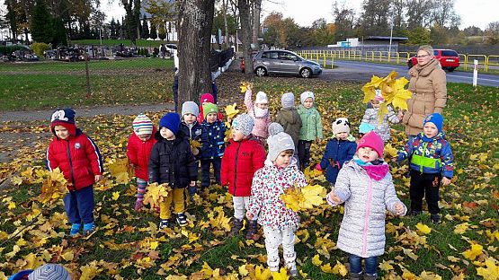 Grafika #9: Jesienny spacer "Maluchów"