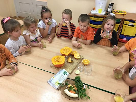 Grafika #20: 11.10.2016 Kolorowy Dzień Warzyw i Owoców gr.III