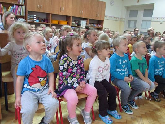 Grafika #3: 03.10.2016 Przedstawienie pt."Zło tańcem zwyciężaj"