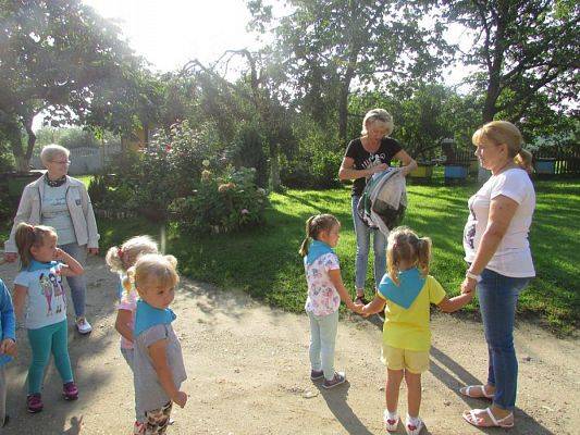 Grafika #3: 09.09.2016 Wycieczka do pasieki