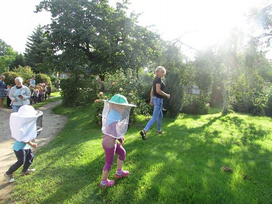 Grafika #7: 09.09.2016 Wycieczka do pasieki