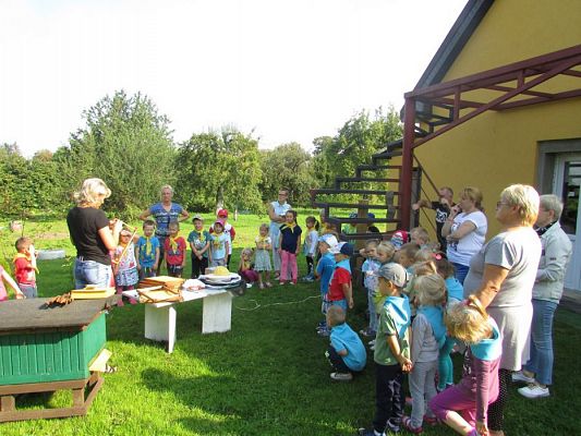 Grafika #50: 09.09.2016 Wycieczka do pasieki