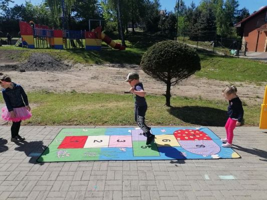 Grafika #1: 29.05.2020 Zabawy w ogrodzie przedszkolnym