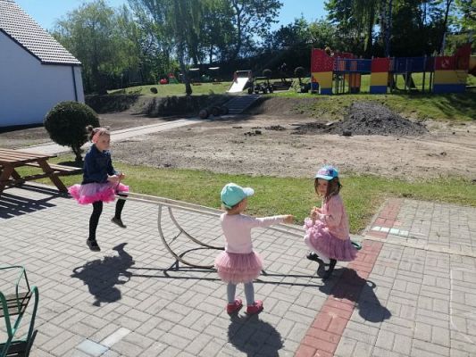 Grafika #6: 29.05.2020 Zabawy w ogrodzie przedszkolnym
