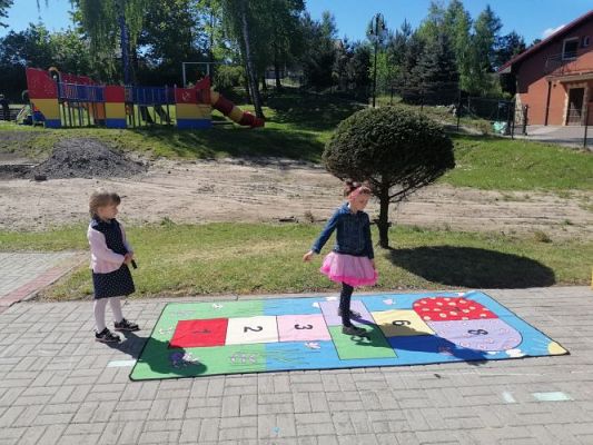 Grafika #10: 29.05.2020 Zabawy w ogrodzie przedszkolnym