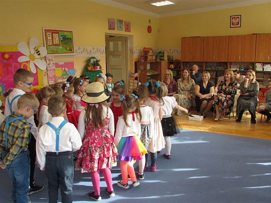 Grafika #8: 09.03.2020 Dzień Kobiet w naszym przedszkolu cz. II