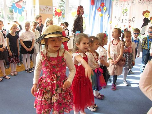 Grafika #15: 09.03.2020 Dzień Kobiet w naszym przedszkolu cz. II