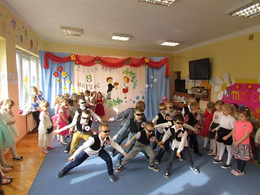 Grafika #47: 09.03.2020 Dzień Kobiet w naszym przedszkolu cz. II