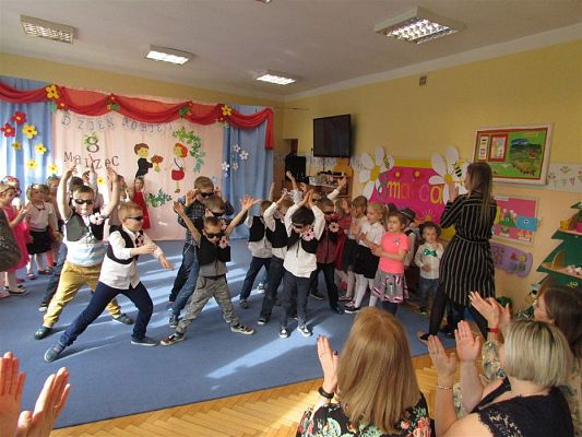 Grafika #48: 09.03.2020 Dzień Kobiet w naszym przedszkolu cz. II