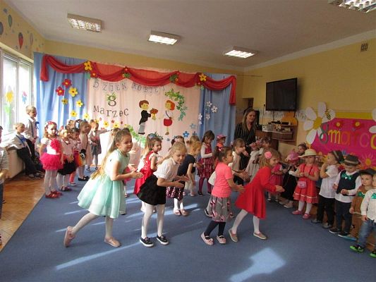 Grafika #50: 09.03.2020 Dzień Kobiet w naszym przedszkolu cz. II