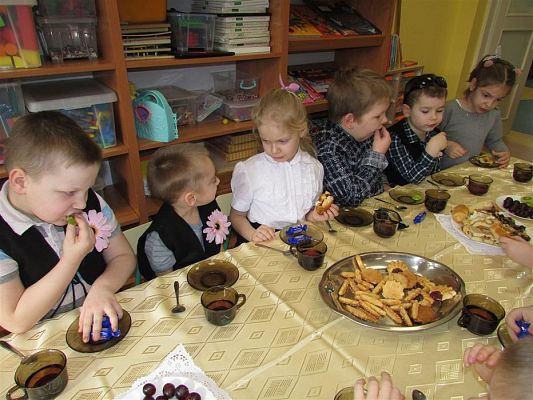 Grafika #81: 09.03.2020 Dzień Kobiet w naszym przedszkolu cz. II