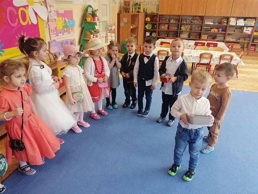 Grafika #4: 09.03.2020 Dzień Kobiet w naszym przedszkolu cz.I