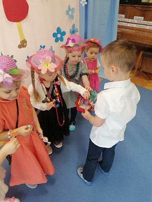 Grafika #8: 09.03.2020 Dzień Kobiet w naszym przedszkolu cz.I