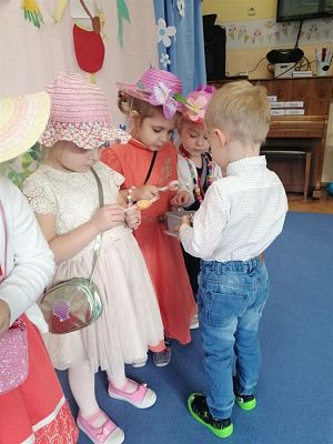 Grafika #11: 09.03.2020 Dzień Kobiet w naszym przedszkolu cz.I