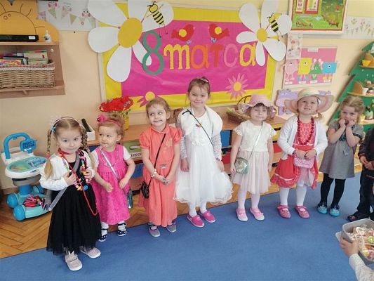 Grafika #12: 09.03.2020 Dzień Kobiet w naszym przedszkolu cz.I