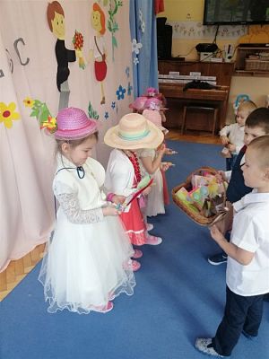 Grafika #19: 09.03.2020 Dzień Kobiet w naszym przedszkolu cz.I