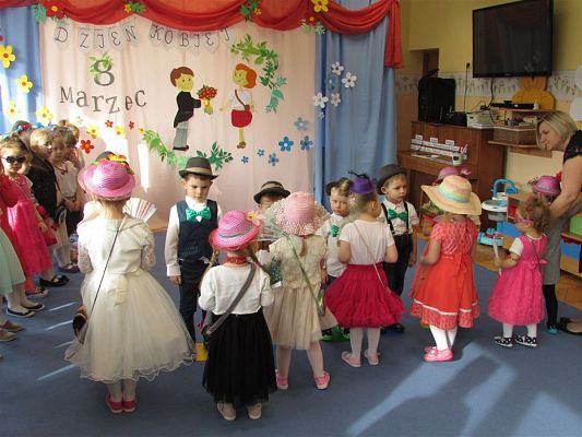 Grafika #35: 09.03.2020 Dzień Kobiet w naszym przedszkolu cz.I