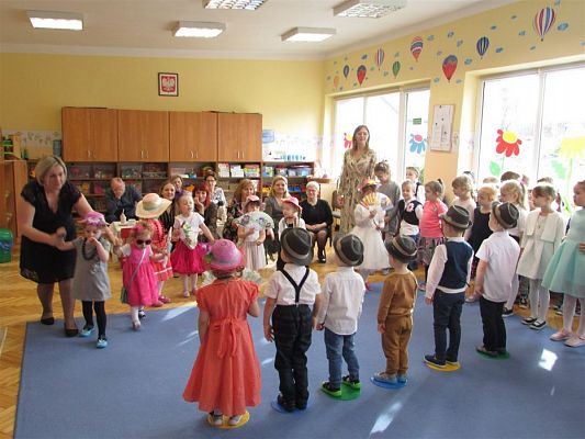 Grafika #37: 09.03.2020 Dzień Kobiet w naszym przedszkolu cz.I