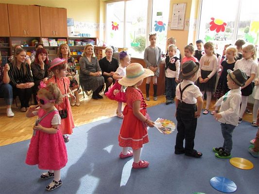 Grafika #39: 09.03.2020 Dzień Kobiet w naszym przedszkolu cz.I