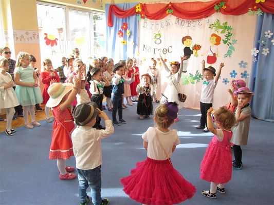 Grafika #45: 09.03.2020 Dzień Kobiet w naszym przedszkolu cz.I