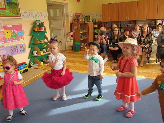 Grafika #48: 09.03.2020 Dzień Kobiet w naszym przedszkolu cz.I