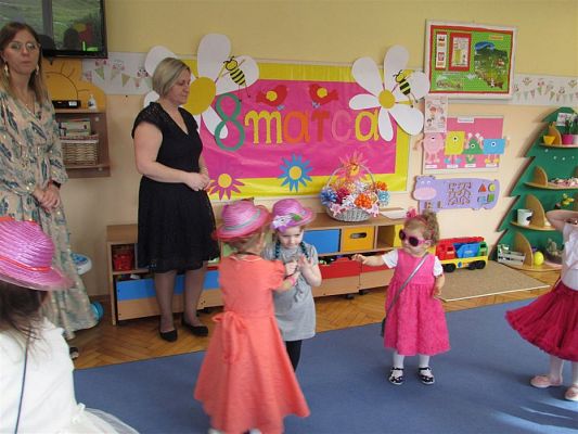 Grafika #49: 09.03.2020 Dzień Kobiet w naszym przedszkolu cz.I