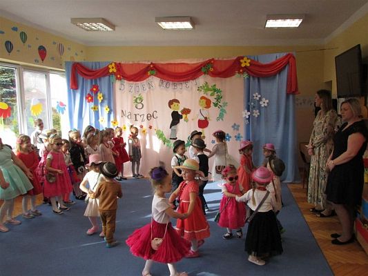 Grafika #50: 09.03.2020 Dzień Kobiet w naszym przedszkolu cz.I