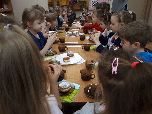 Grafika #2: 20.02.2020 Tłusty czwartek