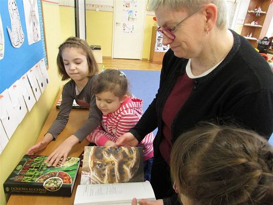 Grafika #7: 20.02.2020 Poznajemy książkę kucharską - gr III